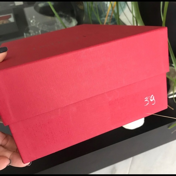 AUTH VALENTINO GARAVANI RED SHOE BOX - Picture 5 of 8